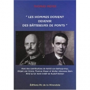 "Les hommes doivent devenir des bâtisseurs de ponts"